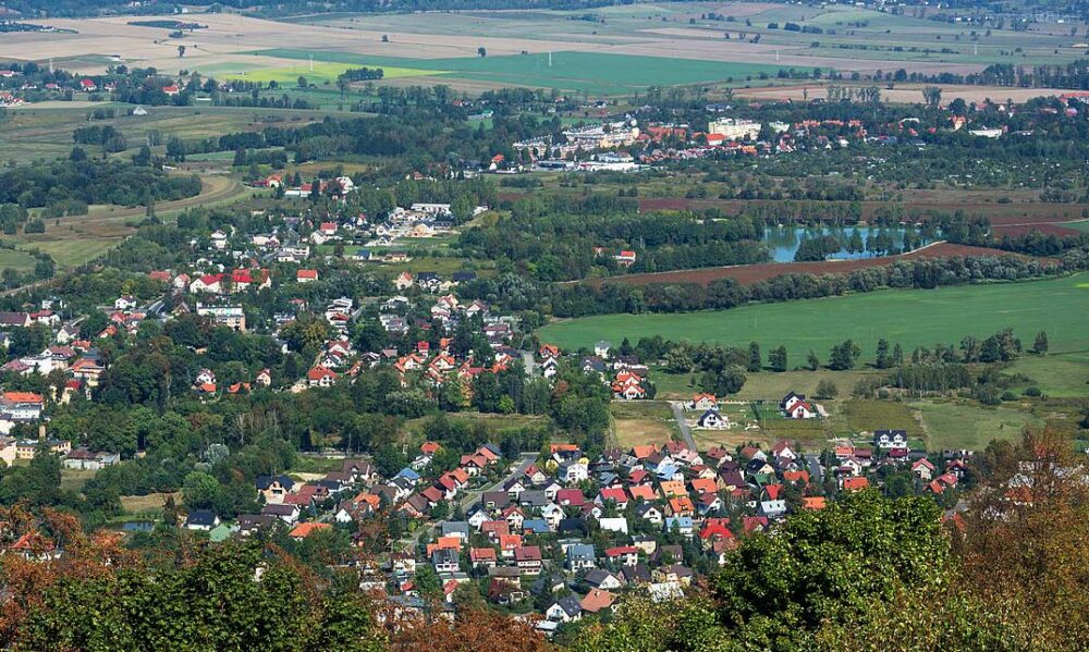 Panorama Sobieszowa widoczna z zamku Chojnik